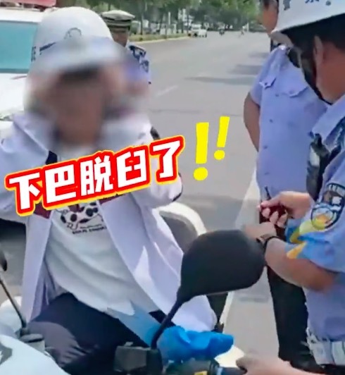 考生下巴脱臼铁骑送医路上颠好了 交警火速将考生载回考点