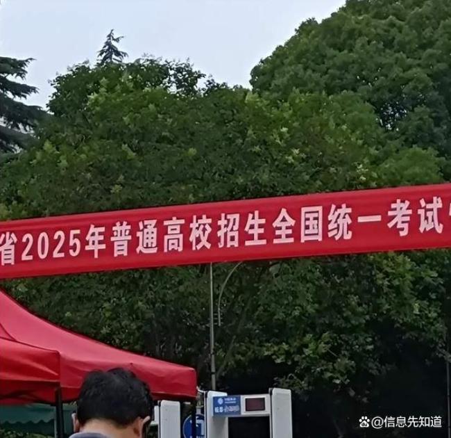 演员孙涛孩子高考,考场外感慨孩子们不容易