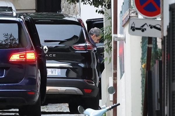 法国前总统萨科齐离开监狱返回家中 等待上诉审理