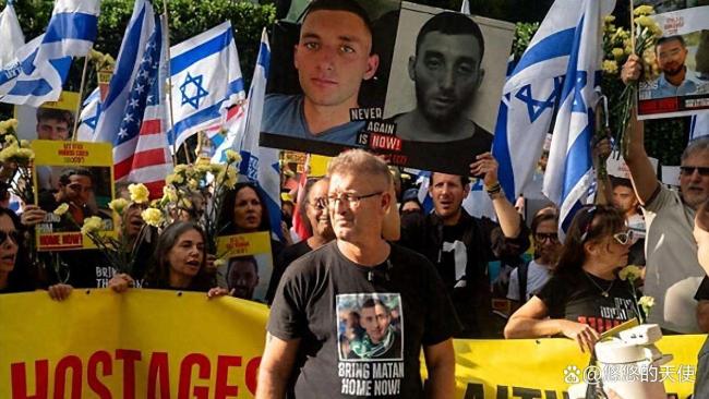 大批纽约示威者敲锣打鼓包围内塔尼亚胡入住的酒店:他不配享受安宁