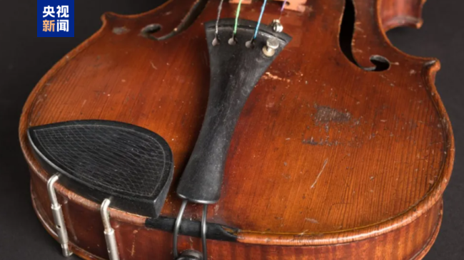 爱因斯坦用过的小提琴拍卖价超百万英镑