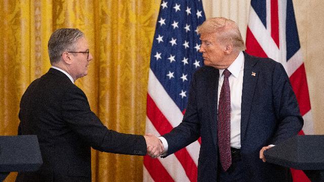 特朗普在白宫与到访的英国首相斯塔默举行会谈(新华社/图)