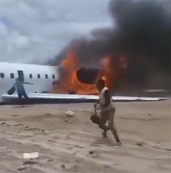 刚果(金)坠毁客机乘客视角曝光