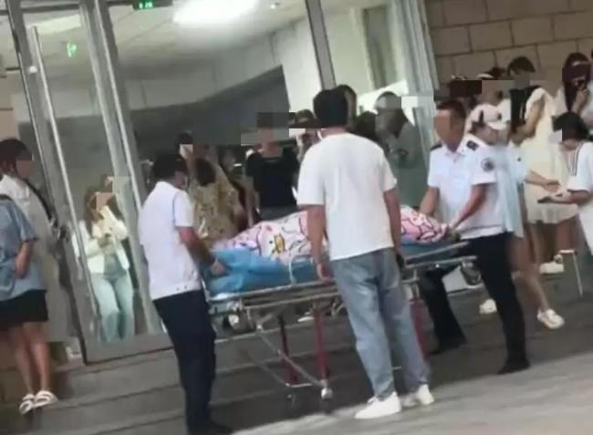 在宿舍分娩女生家人已到病房陪护