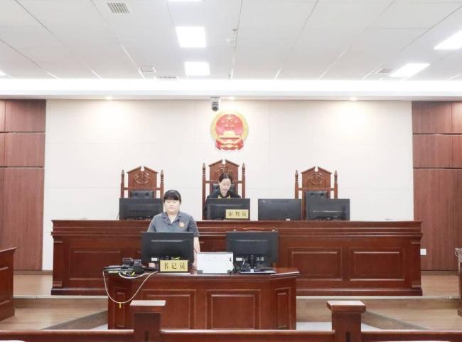 女子吐槽室内吸烟引发冲突 法院判了