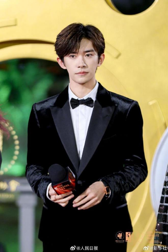 易烊千玺获第38届金鸡奖最佳男主角奖