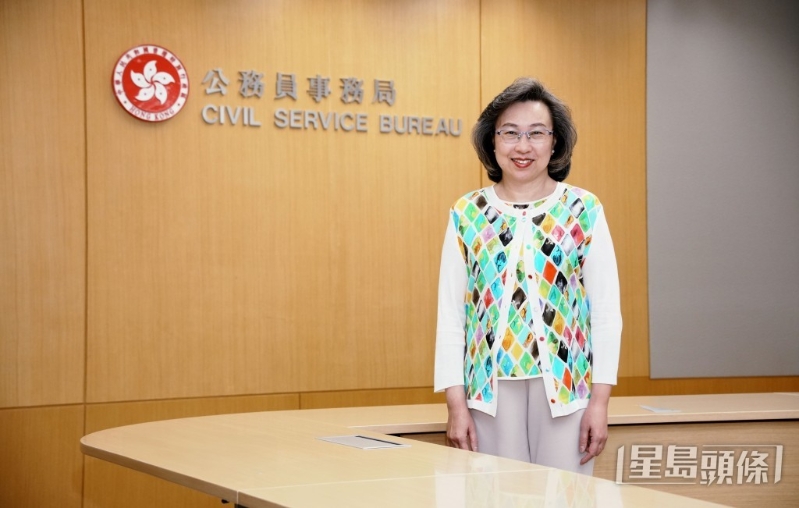何蓓茵表示，局方更新公务员守则，清楚解释公务员在维护国安方面的责任。