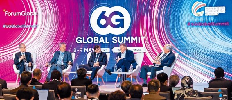 6G全球峰会是全球通信界盛事。 来自世界各地的电讯行业专家、企业代表和学者等在台上进行交流。 6G全球峰会是全球通信界盛事。 来自世界各地的电讯行业专家、企业代表和学者等在台上进行交流。