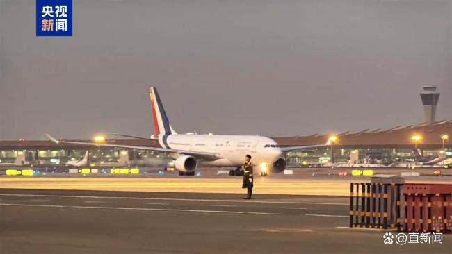 马克龙抵达北京