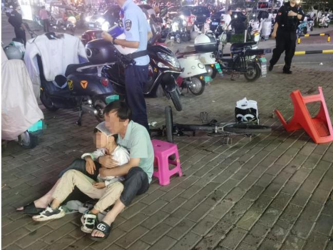 醉汉将路过8岁孩子砸得头破血流