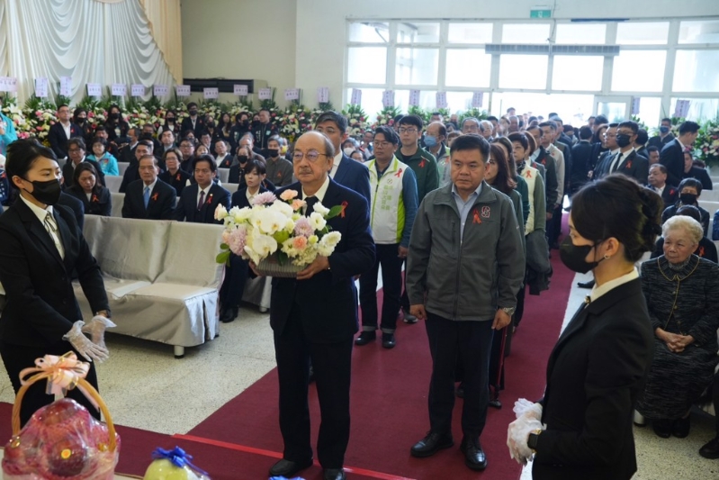 民众党前主席柯文哲父亲柯承发老先生10日举行告别式,民进党“立法院”党团总召柯建铭(中)等人也出席表示哀悼之意。 民众党前主席柯文哲父亲柯承发老先生10日举行告别式,民进党“立法院”党团总召柯建铭(中)等人也出席表示哀悼之意。