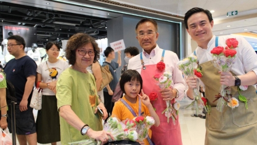 田北辰母亲节落区送花
