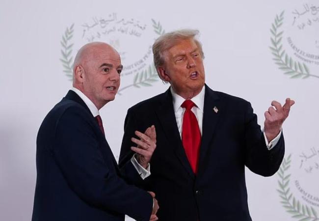 国际足联主席现身“和平峰会”被批