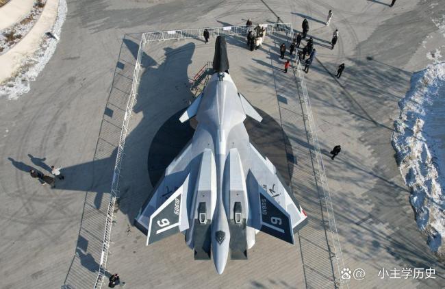 白帝战机亮相长春航空展