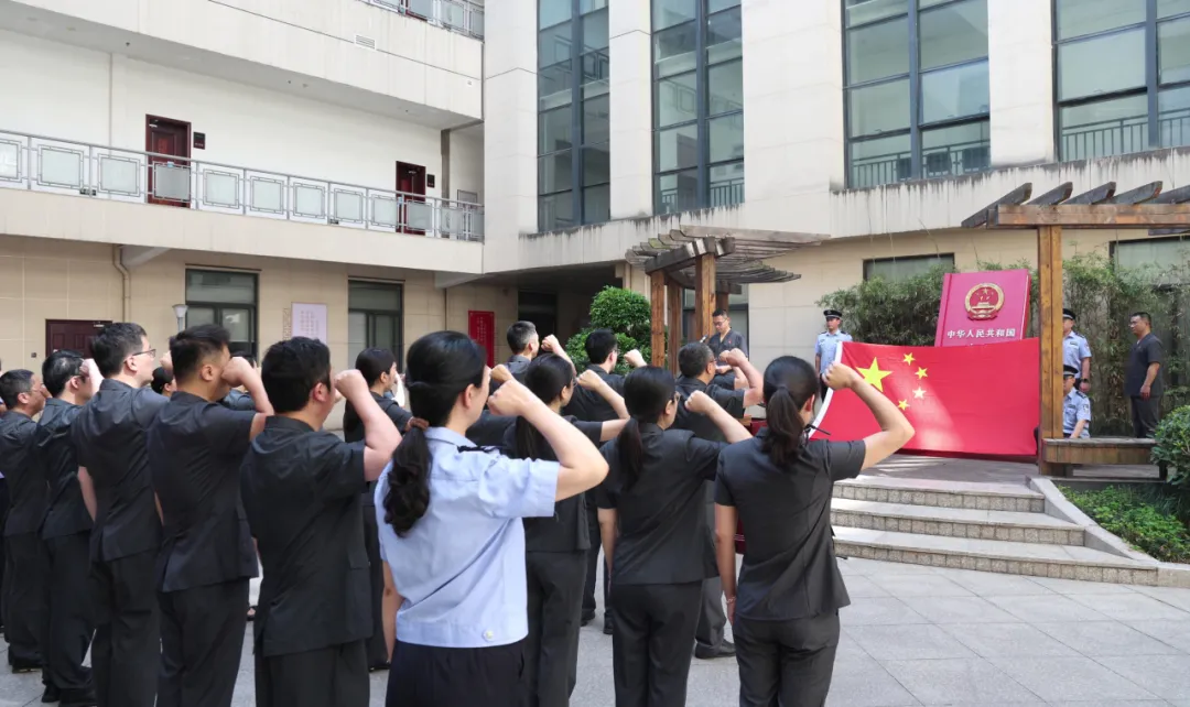 法徽熠熠 誓言铮铮!宁德中院举行宪法宣誓仪式 法徽熠熠 誓言铮铮!宁德中院举行宪法宣誓仪式