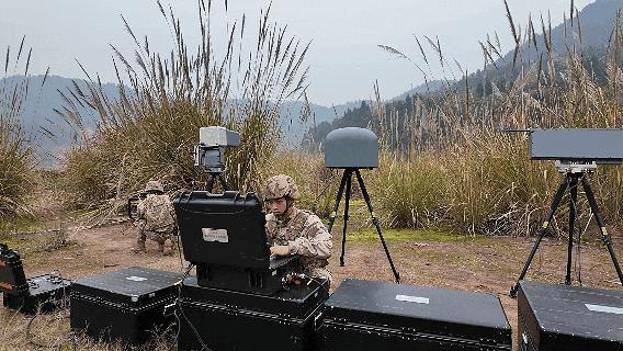 又见大场面！无人机、机器狗硬核出击