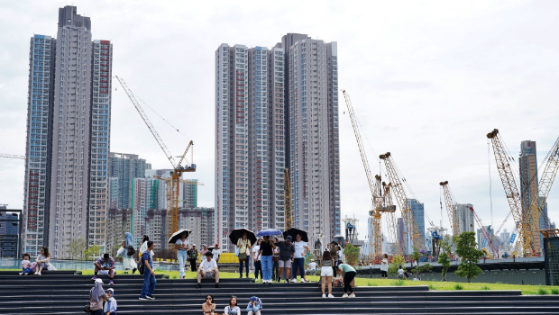 在需求远高于供应之下，部份位置及配套良好的未补价居屋，过去往往被炒高至贴近已补价居屋或同区二手私楼的水平。
