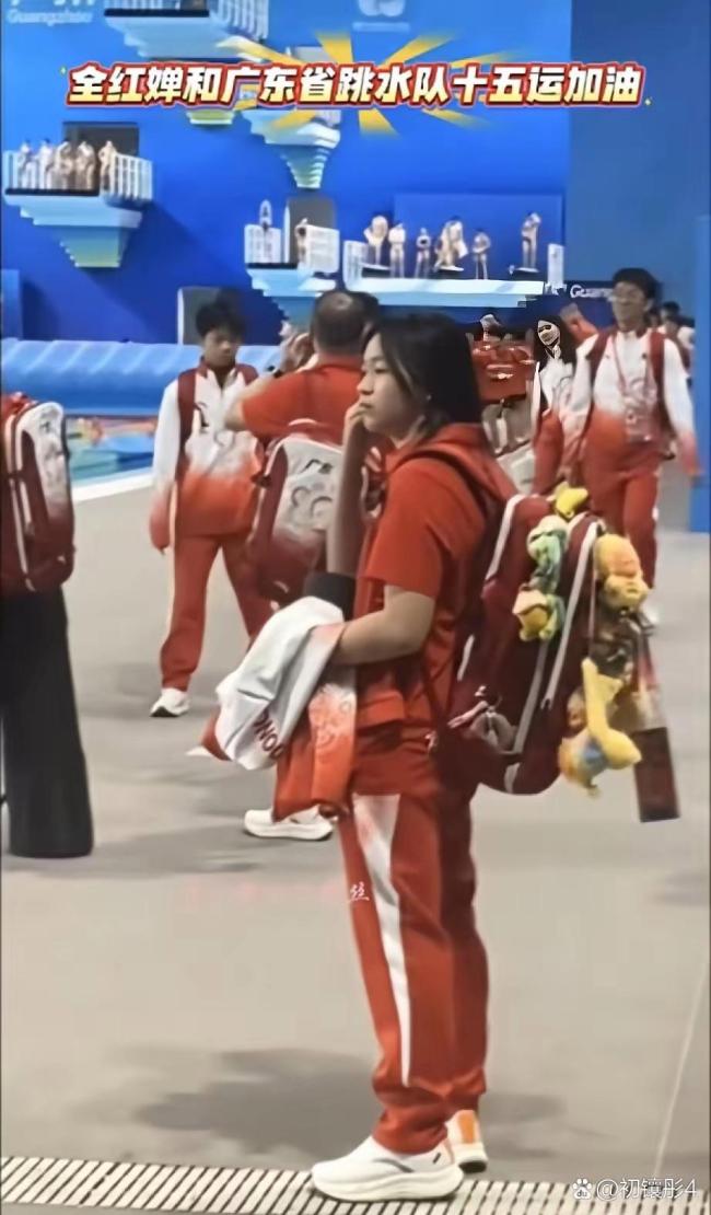 全红婵观赛松弛感拉满