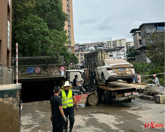 3人溺亡临河小区车库背后