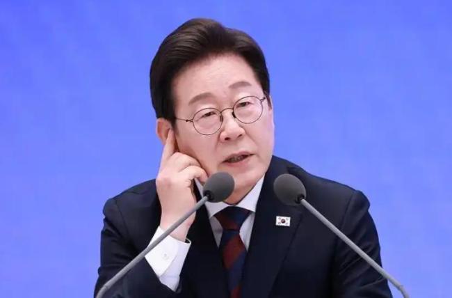 李在明执政满月民调好评率59.7%