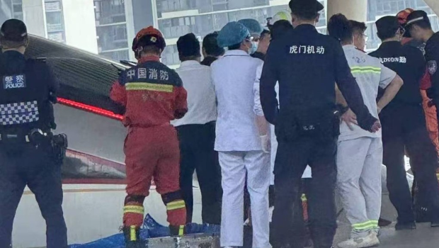 多部门人员到场拯救伤者。