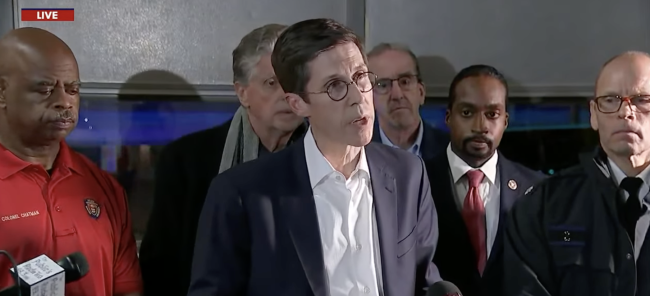 美布朗大学枪击案已致2死8重伤 枪手仍未被捕