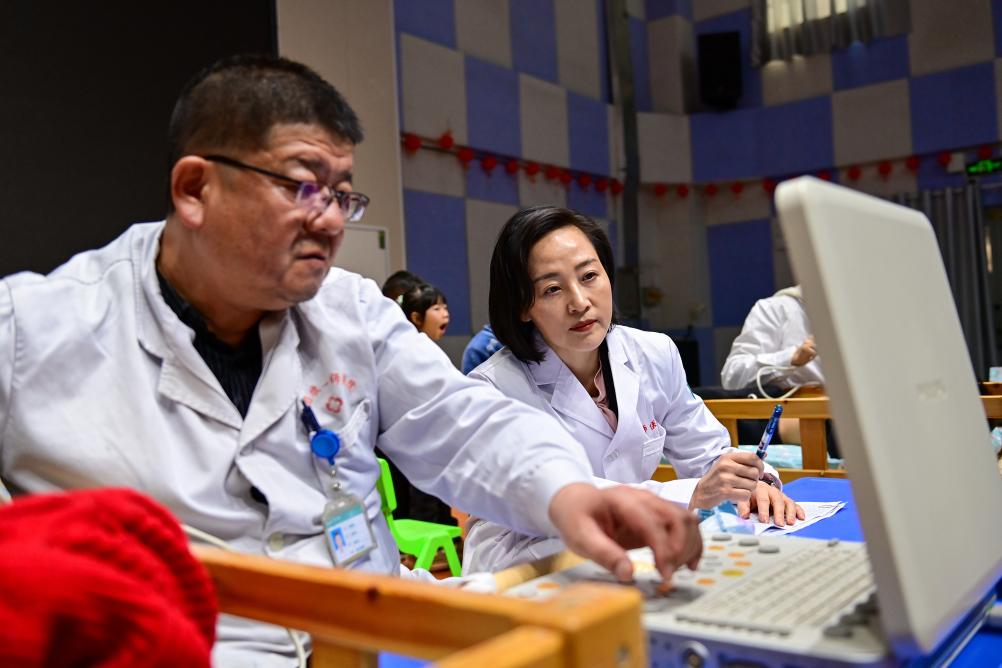 跨越山海九千里,三次援疆终不悔,她只为守护边疆群众健康