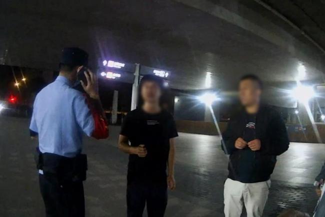 男孩深夜离家出走还把家人联系方式拉黑 北京铁警紧急寻找