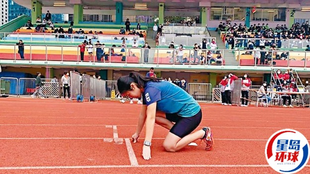 多间学校需在本月酷热天气下举办陆运会，有教师直言“逼不得已”。