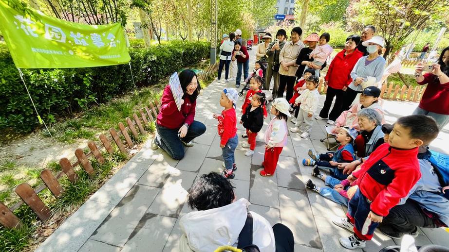 北京市陶然亭街道:书香进社区 “花园故事会”播撒阅读种子 北京市陶然亭街道:书香进社区 “花园故事会”播撒阅读种子