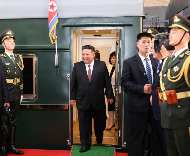 金正恩抵达