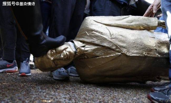 内塔尼亚胡雕像被执行绞刑