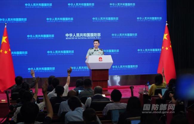 空军使用多架运-20送新飞行学员报到