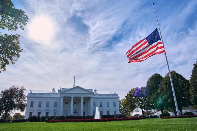 白宫降半旗悼念切尼 特朗普沉默