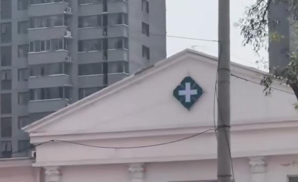 三河医院红十字被刷绿