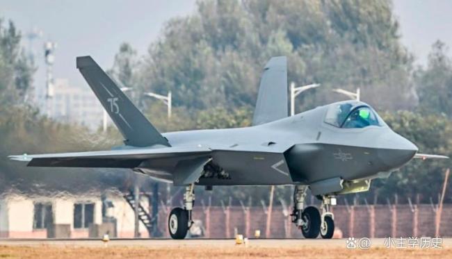 院士揭秘歼35为何成阅兵顶流