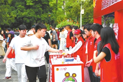 2025年全国高考各地护航行动持续展开——汇聚阳光 守护花开 2025年全国高考各地护航行动持续展开——汇聚阳光 守护花开