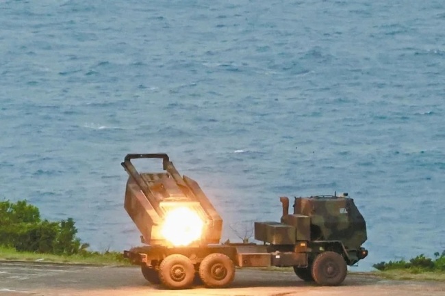 点击查看大图 台军“海马斯”首次实弹射击中两次“出包”