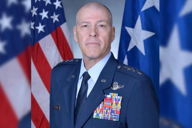 美“战争部长”训完话，两将军已请辞