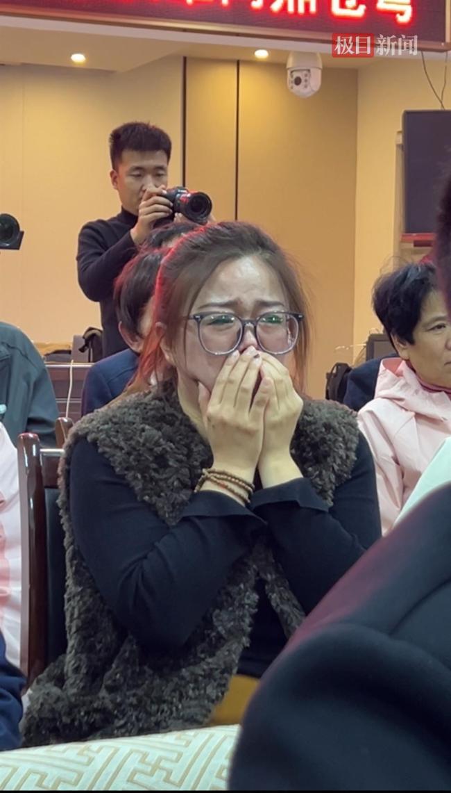 神二十一航天员堂妹激动落泪