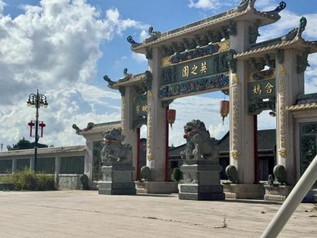 潮汕天价违建曾被政府贴封条,建设方拆门进入施工