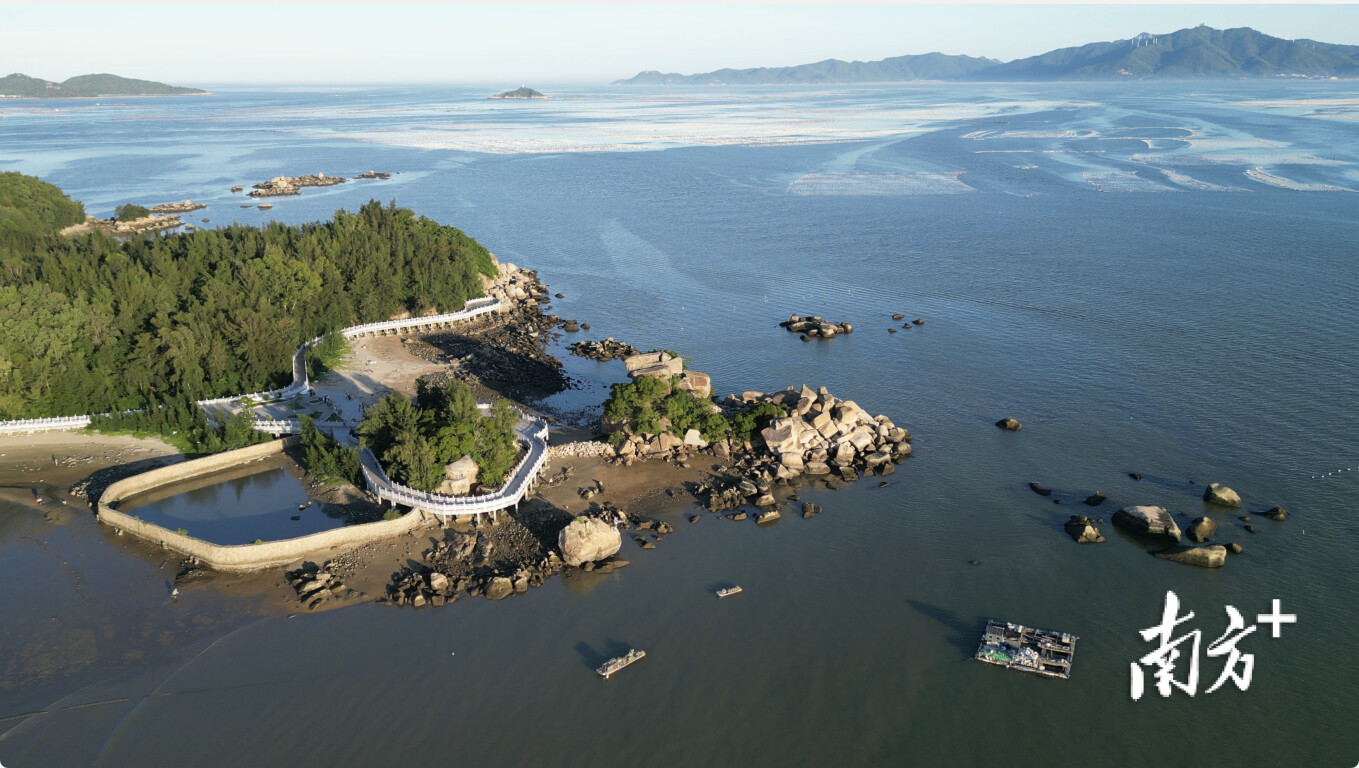 饶平汛洲岛美丽的海滨风情吸引各地游客前往游玩。