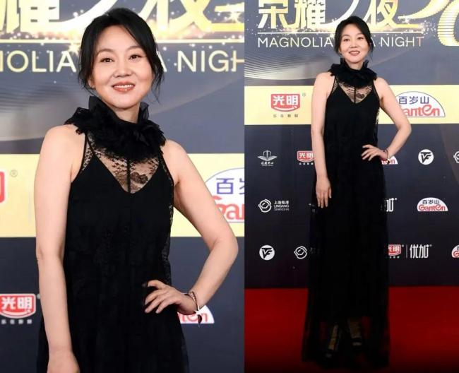 闫妮亮相白玉兰提名晚宴