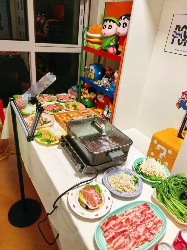 女子爆改公用电梯厅 律师提醒