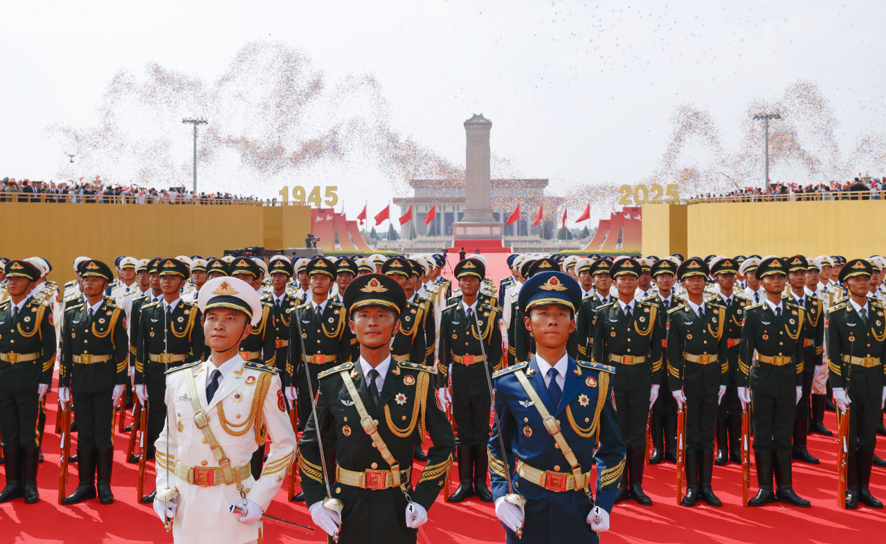  2025年9月3日，纪念中国人民抗日战争暨世界反法西斯战争胜利80周年大会在北京天安门广场隆重举行。 新华社❘图