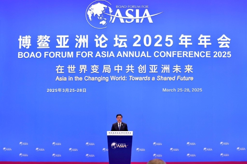 行政长官李家超出席博鳌亚洲论坛2025年年会的全球自由贸易港发展论坛并致辞。 李家超FB