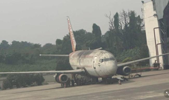 印度幽灵飞机停在机场13年后被发现