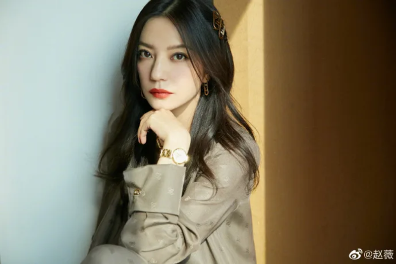 赵薇15岁女儿“小四月”近照疯传! 赵薇15岁女儿“小四月”近照疯传!