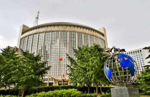 高市早苗当选日本自民党总裁，外交部回应：注意到有关选举结果，这是日本内部事务