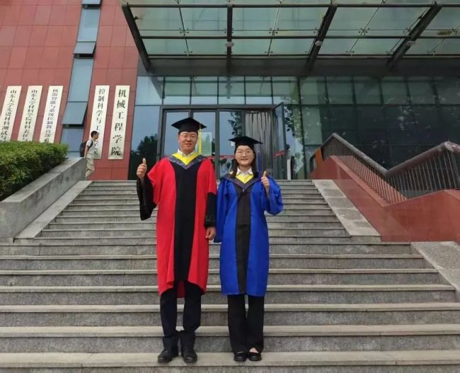 不写论文也能毕业?她用“1微米”拿到硕士学位